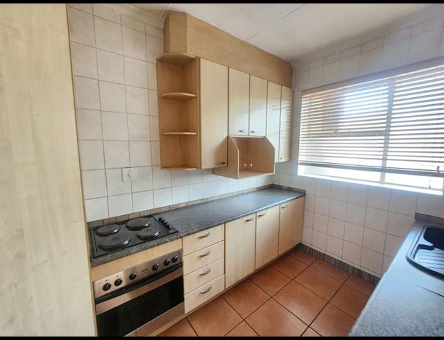 3 BEDROOM TOWNHOUSE FOR SALE IN DENLEE